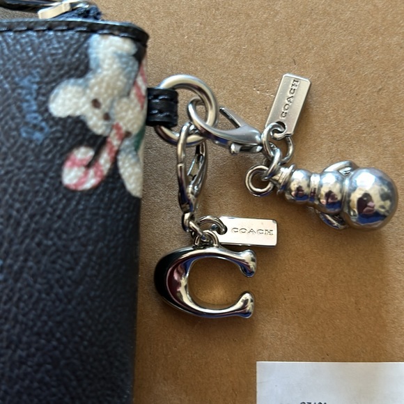 Coach snowman corner zip wristlet with 2 charms! Snowman and Charms Boxed set. - Picture 5 of 11